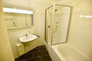 Schöne, helle ruhige 2,5 Zimmer-Wohnung im grünen Moltkeviertel (Südostviertel) – Moltkeplatz 45, 45138 Südostviertel, Essen – Vorschaubild 15