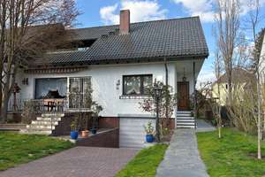 Top-Lage: Großes Haus mit 2 Küchen + 2 Bädern + 2 Terrassen + Vollkeller + Garage