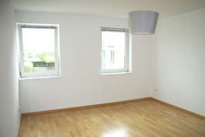 4-Zimmer, großer Sonnenbalkon, Parkett, Kaminofen, Tageslichtbad und Gäste-Duschbad – Sürther Hauptstr. 192, 50999 Sürth, Köln – Vorschaubild 17