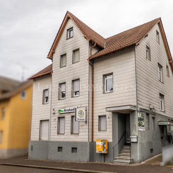 Wohn- und Geschäftshaus mit Gaststätte und Biergarten in Waiblingen