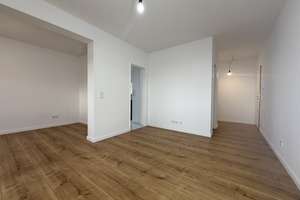 Neu renovierte 1,5-Zimmer-Wohnung mit Küche und Balkon in Taunusstein