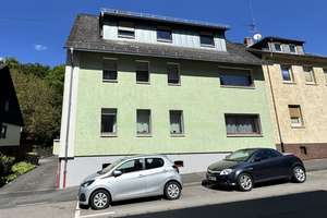 +++WI-RAMBACH: GEPFLEGTES 3 PARTEIENHAUS MIT GARTENANTEIL+++