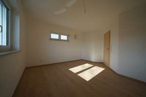 schönes zentrumsnahes Einfamilienhaus mit viel Platz und Dachterrasse in Geisenhausen – 84144 Geisenhausen – Vorschaubild 16