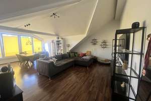 Aufzug! Lichtdurchflutete Dachgeschosswohnung mit Balkon und Fußbodenheizung; zentral jedoch ruhig – Bleichstr. 17, 42651 Solingen-Mitte, Solingen – Vorschaubild 2