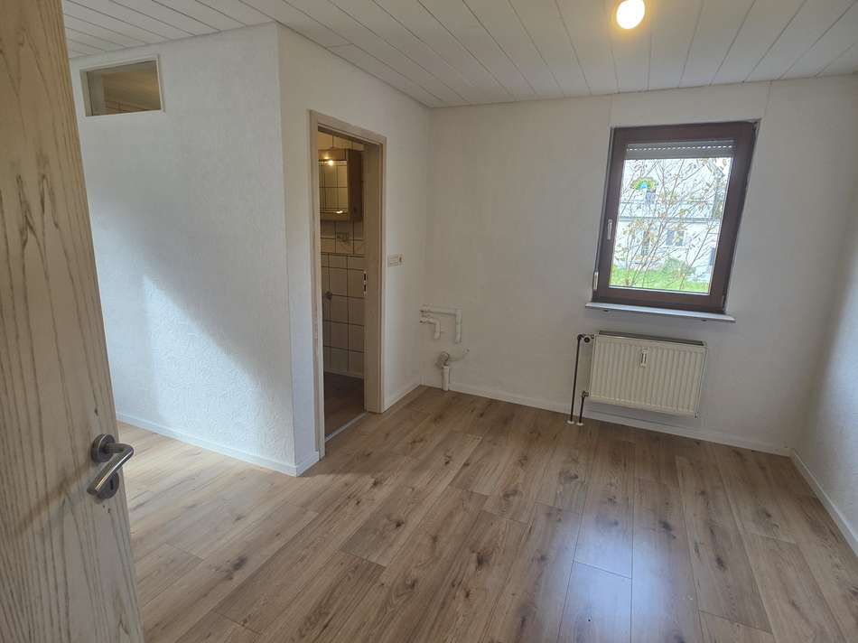 Schlafzimmer und Bad 2 EG