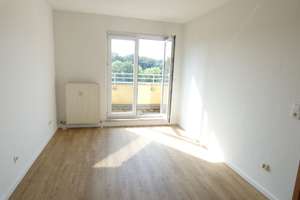 Gemütliches Apartment- mit Balkon und PKW-Stellplatz inklusiv* – Wolfgang-Heinze-Str. 55, 4277 Connewitz, Leipzig – Vorschaubild 1