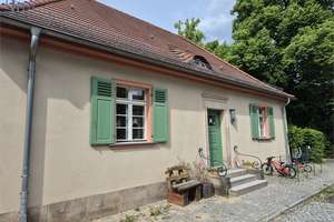 BEZUGSFREIES UND GROßES EINFAMILIENHAUS MIT MODERNEN ANBAU IN DENKMALGESCHÜTZTEN ENSEMBLE – Hobrechtsfelder Chaussee 164, 13125 Buch, Berlin – Vorschaubild 3