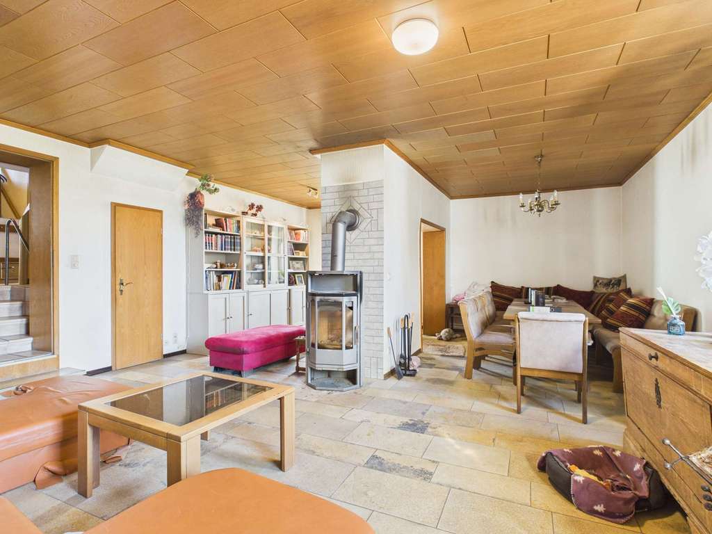 Immobilie in Uelzen - Platzwunder! Großes Einfamilienhaus mit Einliegerwohnung in Uelzen-Hanstedt - Bild 2