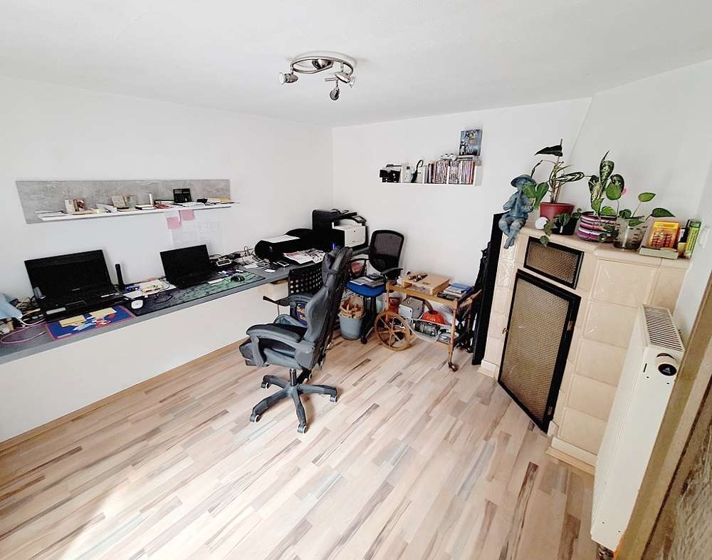 Immobilie in Esthal - Einzugsbereites Familien- oder Ferienhaus mit schönem Garten und top Freizeitangeboten in Waldlage - Bild 0