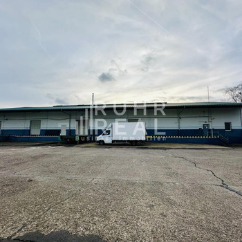 Großzügige Lagerfläche in Langenfeld | Rampenandienung | angrenzende Bürofläche