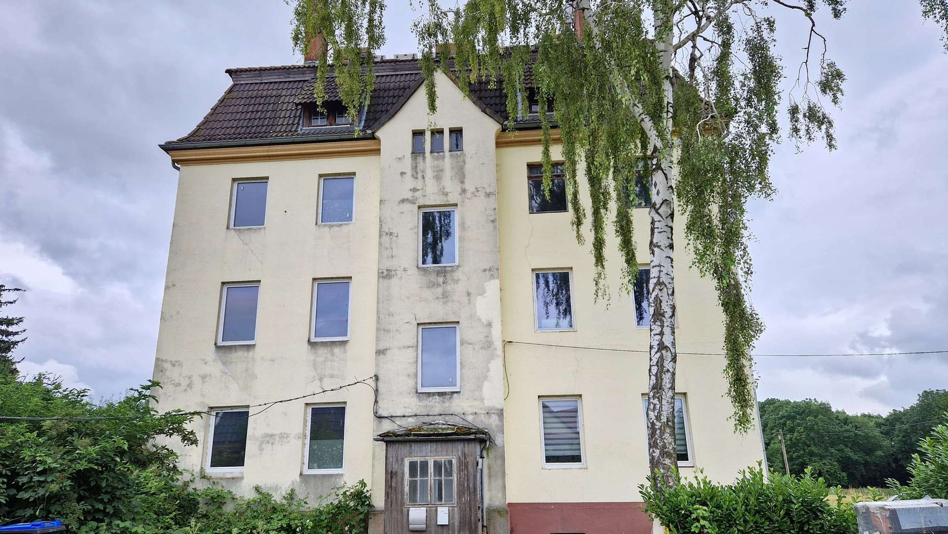 6-Familienhaus als entwicklungsfähige Kapitalanlage auf großem Grundstück!, Börde Kreis – Bild 1