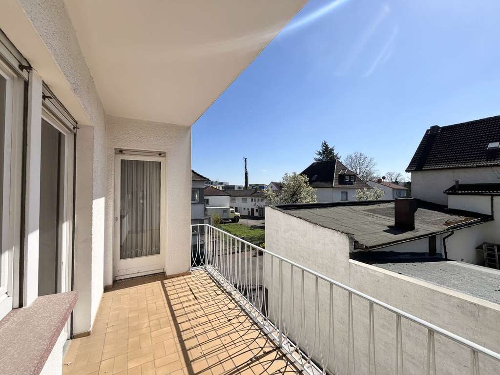 Immobilie in Obertshausen - Charmantes Einfamilienhaus mit großem Garten und Entwicklungspotenzial - Bild 3