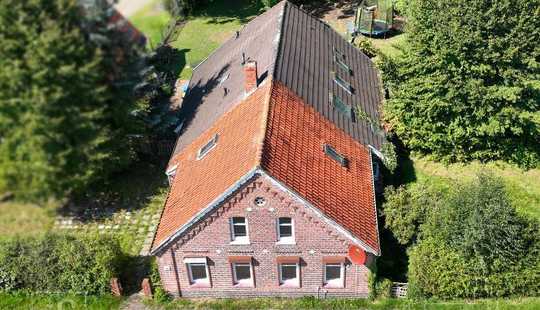 Bild von Teilvermietetes Zweifamilienhaus mit Nebengebäude sowie Wald- und Seegrundstück