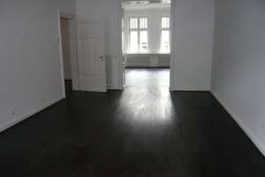 OBERKASSEL TOP ALTBAU MIT STUCK; FACETTENTÜREN UND PARKETT – Dominikaner Str. 4, 40545 Oberkassel, Düsseldorf – Vorschaubild 6