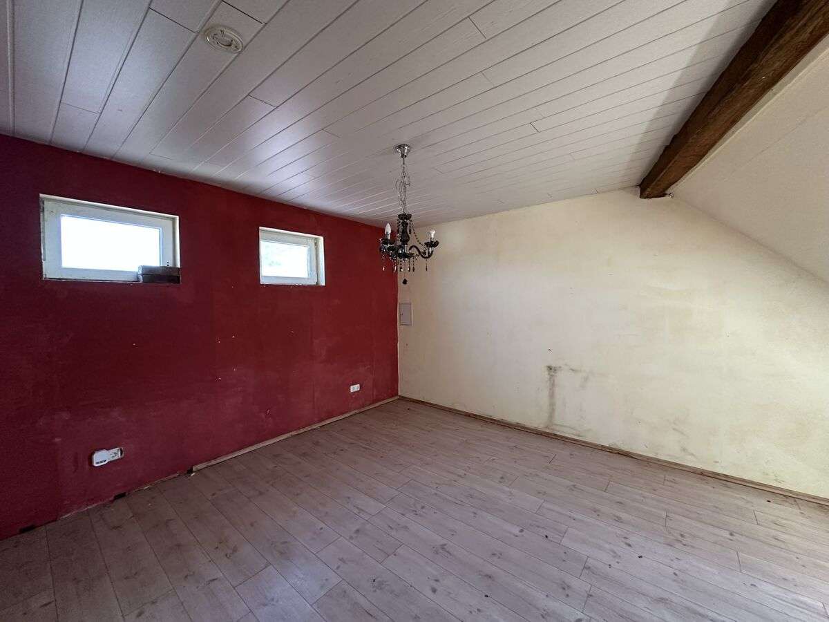 Immobilie in Großostheim - Charmantes renovierungsbedürftiges Einfamilienhaus mit großem Grundstück und vielseitiger Scheune - Bild 1