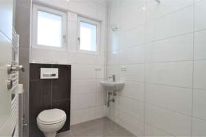 PETS ALLOWED IN FREE STANDING HOUSE! Refurbished in 2021, approx. 200 m², fenced in yard, and garage – 65199 Dotzheim, Wiesbaden – Vorschaubild 4