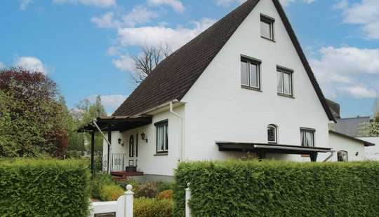 Bild von Viel Platz & bestens in Schuss – Familienhaus mit Keller, Sauna, Garten und Garage