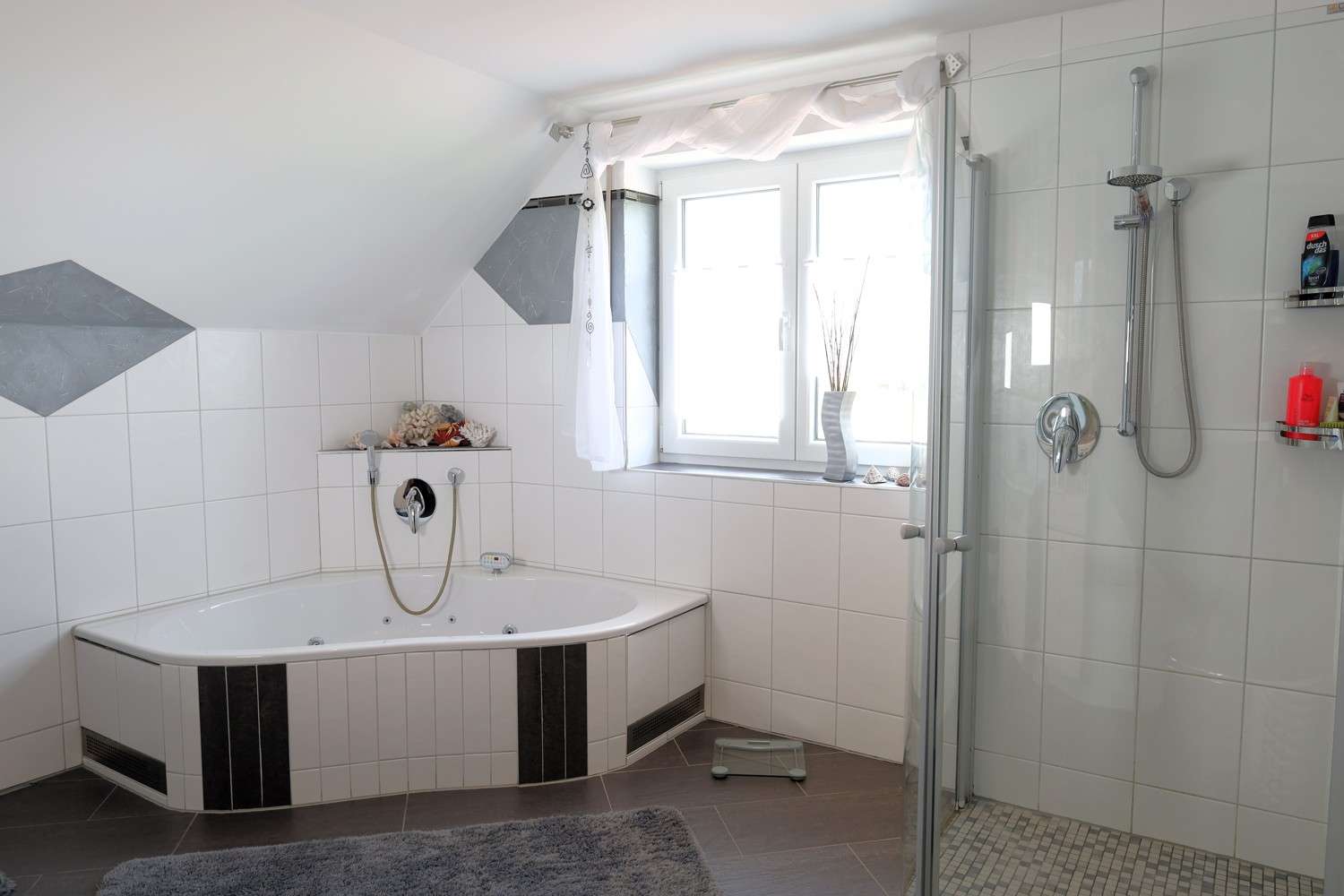 Immobilie in Bibertal - Hochwertiges Haus mit viel Platz 
in naturnaher Lage - Bild 1