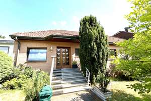 Exklusiver, großer Walmdachbungalow mit herrlichem Garten, großer Terrasse & Garage in ruhiger Lage! – Die vollständige Adresse der Immobilie erhältst du vom Anbieter., 50169 Kerpen – Vorschaubild 2