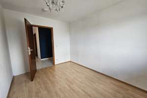 Sofort verfügbare 3-Zimmer-ETW mit Loggia, Garage und Renovierungsbedarf in KA-Neureut – Die vollständige Adresse der Immobilie erhältst du vom Anbieter., 76149 Neureut, Karlsruhe – Vorschaubild 7