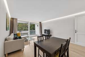 Helle, stilvolle 2-Zimmer-Wohnung in Alt-Bogenhausen – Die vollständige Adresse der Immobilie erhältst du vom Anbieter., 81679 Altbogenhausen, München – Vorschaubild 2