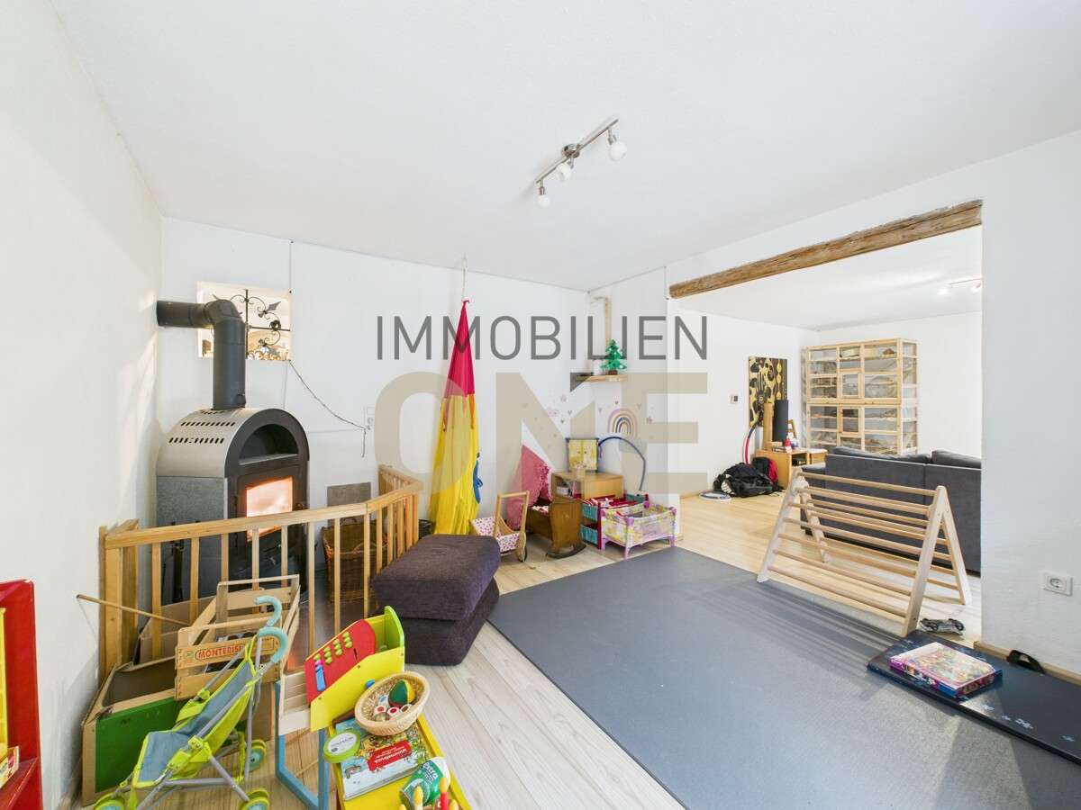 Immobilie in Altmannstein - Saniertes Zweifamilienhaus in idyllischer Lage mit Garten - Bild 1