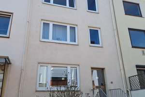 Teilweise vermietetes Mehrfamilienhaus  mit 4-5 Wohneinheiten, Balkonen, Vollkeller, Steintorviertel