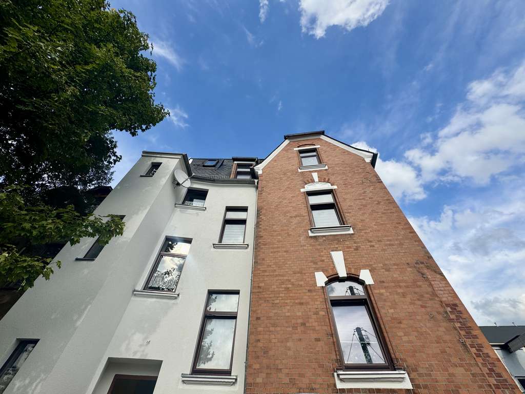 Immobilie in Crimmitschau - Sicher vermietet & modernisiert: Mehrfamilienhaus in Crimmitschau mit Ausbaureserve im Dachgeschoss - Bild 3