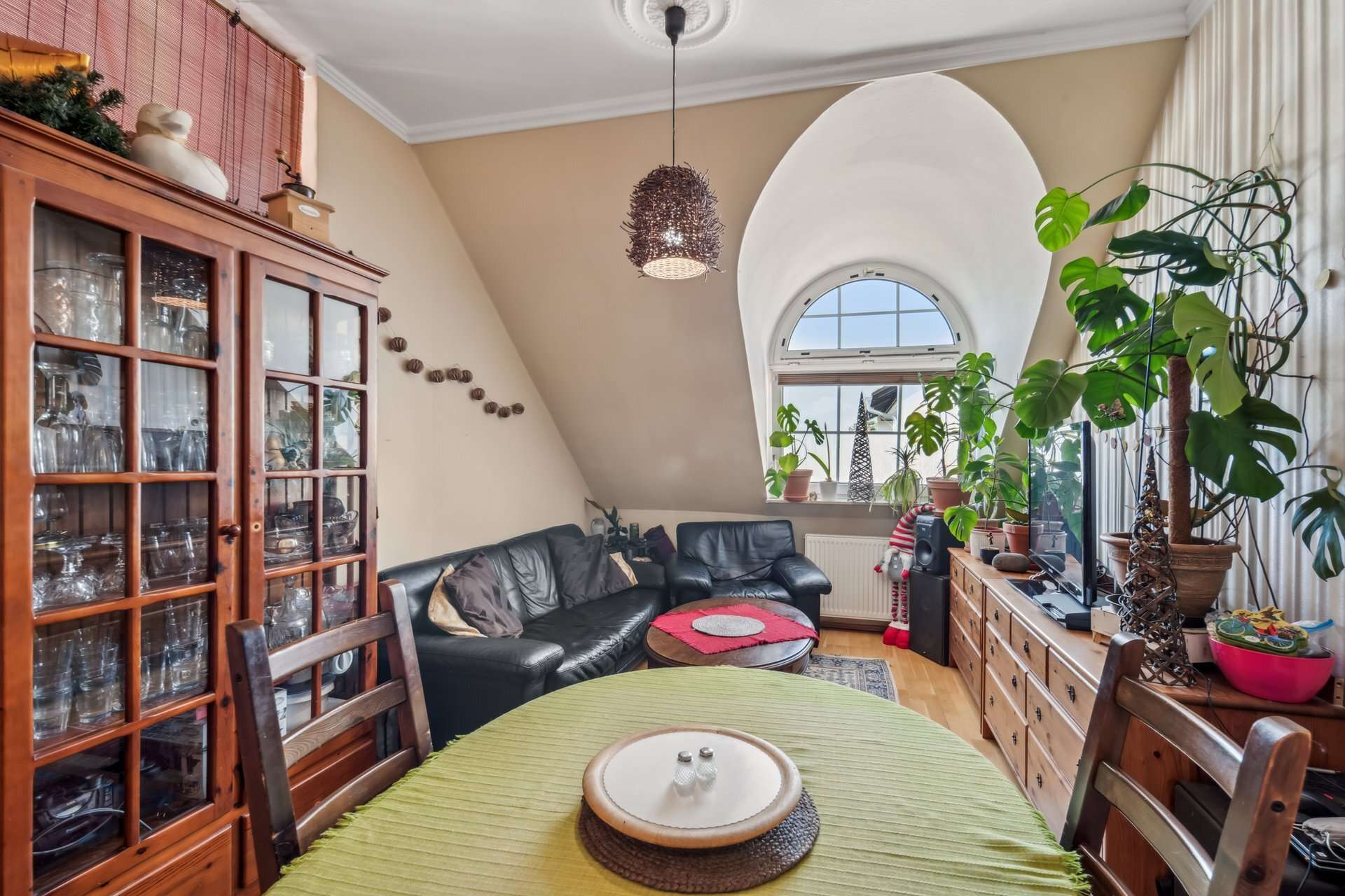 Immobilie in Rüdesheim am Rhein - Zentrale aber ruhige Lage: Attraktive Eigentumswohnung mit Balkon & Tiefgaragenplatz - Bild 2