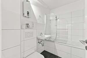 Freie Eigentumswohnung mit Balkon und Stellplatz! – 50999 Sürth, Köln – Vorschaubild 2