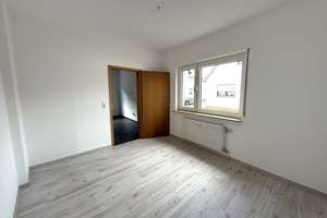 Willkommen daheim! Tolles 2-FH mit 2 sep. Eingängen, 2 Garagen, Balkon, Terrasse und schönem Garten – Die vollständige Adresse der Immobilie erhältst du vom Anbieter., 76706 Dettenheim – Vorschaubild 12