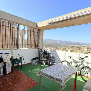 Helle Penthouse-Wohnung in Fines mit 2 Schlafzimmern, integrierter Küche und Terrasse