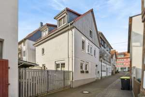 Charmantes Einfamilienhaus in der Kernstadt von Lich – Die vollständige Adresse der Immobilie erhältst du vom Anbieter., 35423 Lich – Vorschaubild 1