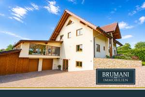 BRUMANI | Repräsentatives EFH mit eigener Wellness-Oase und Pool in ruhiger Lage von Sasbach – Die vollständige Adresse der Immobilie erhältst du vom Anbieter., 77880 Sasbach – Vorschaubild 1