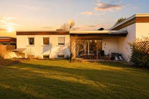Architektonischer Bungalowklassiker mit Split-Level-Konzept und Potenzial in Gräfelfing – Die vollständige Adresse der Immobilie erhältst du vom Anbieter., 82166 Gräfelfing – Vorschaubild 2