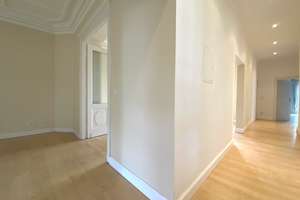 WUNDERSCHÖNER STILALTBAU I 117 QM I 4,5 ZIMMER I BALKON I PKW STELLPLATZ I ZENTRALE LAGE I GARTEN – 60431 Ginnheim, Frankfurt am Main – Vorschaubild 11