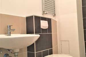 VIDEORUNDGANG, NEUE Einbauküche, Neuer Laminat, 3 Raum , Balkon und vieles mehr – Lilienstraße  41, 4315 Neustadt-Neuschönefeld, Leipzig – Vorschaubild 7