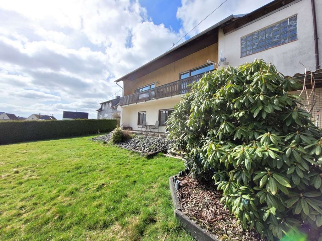 Immobilie in Bad Marienberg (Westerwald) - Zweifamilienhaus/Mehrgenerationenhaus mit Blick auf den Kurpark von Bad Marienberg - Bild 1