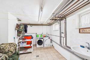 Ein Zuhause mit wahrem Charakter: Großzügiges Familiendomizil mit Gartenidylle mitten in Wiesbaden – Die vollständige Adresse der Immobilie erhältst du vom Anbieter., 65193 Sonnenberg, Wiesbaden – Vorschaubild 19