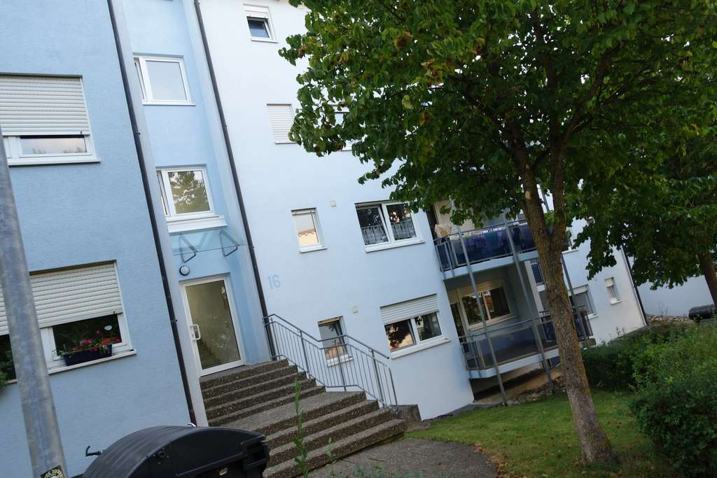 Immobilie in Laichingen - Charmante 3‑Zimmer‑Wohnung mit sonnigem Balkon und Tiefgarage - provisionsfrei vom Eigentümer - Bild 1