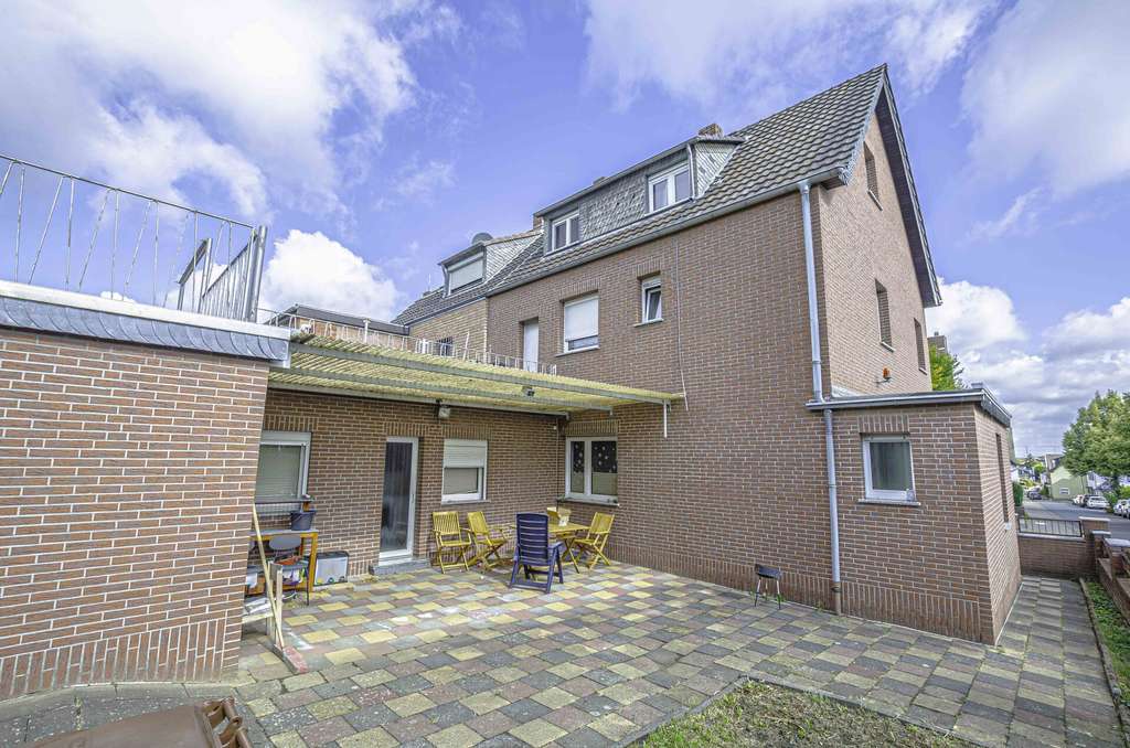 Immobilie in Hürth - Provisionsfrei: Großzügiges Mehrgenerationenhaus auf drei Wohnebenen in ruhiger, gewachsener Lage - Bild 2