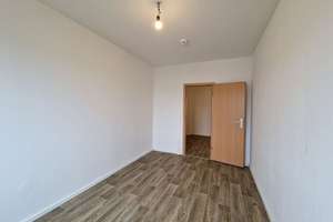 Ab 10.12.2025 // Frisch renoviert // 3-Zimmer // offene Küche und Tageslichtbad – 2 NKM frei! – Andromedaweg 20, 4205 Grünau-Nord, Leipzig – Vorschaubild 5