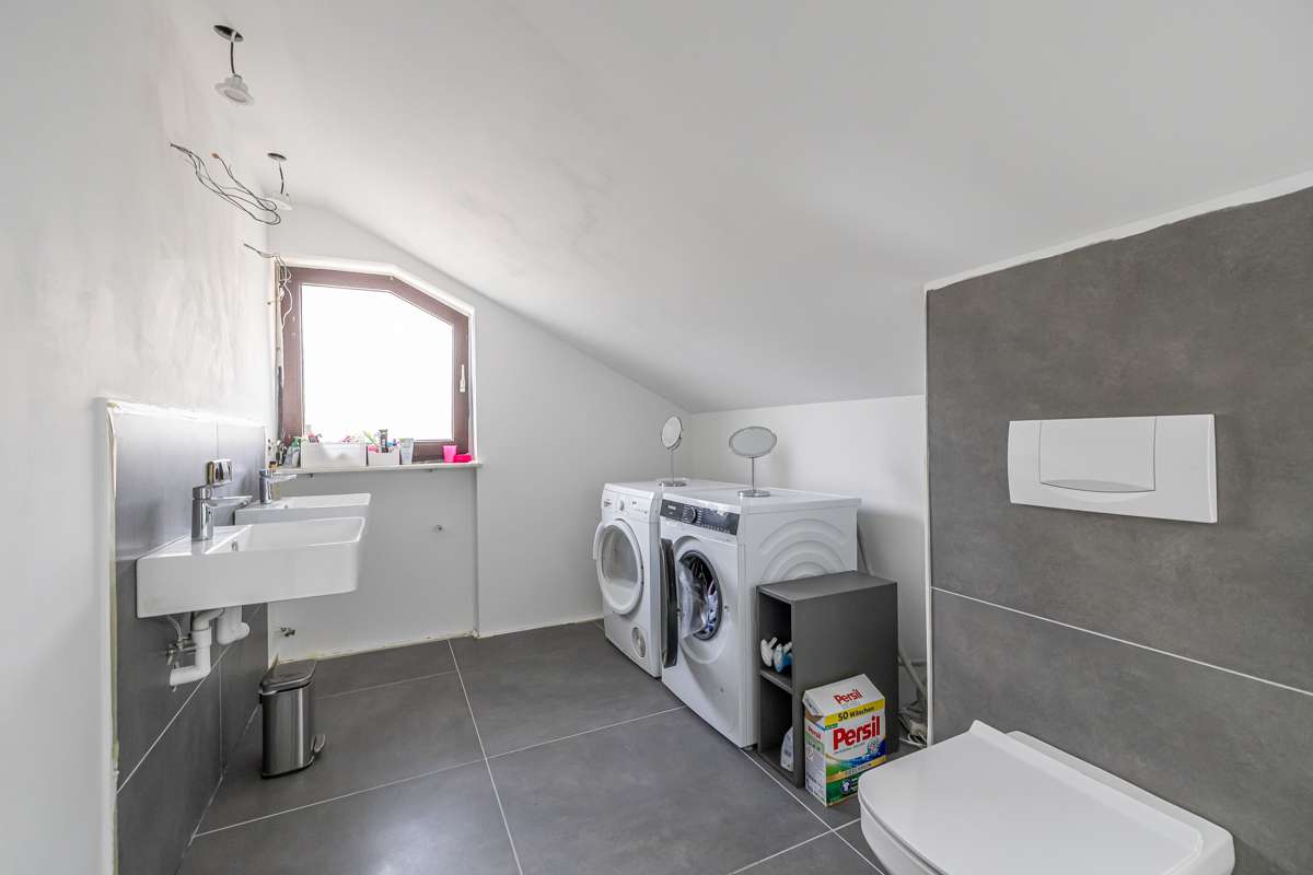 Immobilie in Walzbachtal - Ihr neues Zuhause in Jöhlingen- Einfamilienhaus mit ELW zum Wohlfühlen - Bild 0