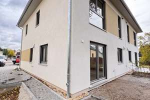 Letzte Doppelhaushälfte zur Miete – Erstbezug mit Garten & Terrasse! – Theodor-Körner-Str 17f, 9247 Röhrsdorf, Chemnitz – Vorschaubild 1