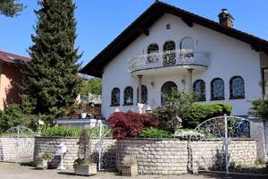 Wohnerlebnis in ruhiger Lage: Repräsentatives Einfamilienhaus mit Wintergarten & viel Platz! – Die vollständige Adresse der Immobilie erhältst du vom Anbieter., 76530 Innenstadt, Baden-Baden – Vorschaubild 2