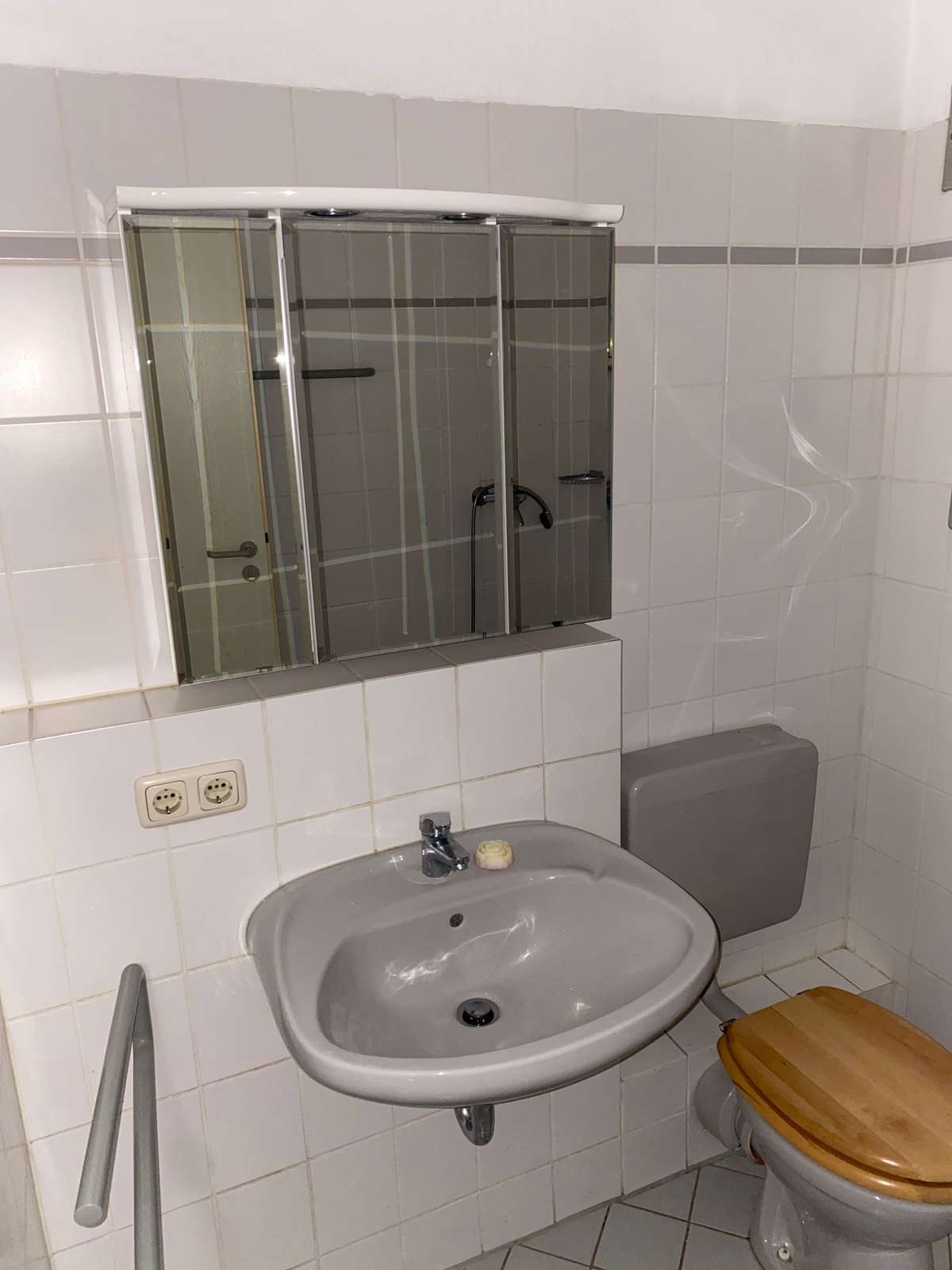 Helle 2-Zimmer-DG-Wohnung mit gemütlicher Loggia und Tiefgaragenstellplatz in Göttingen-Weende