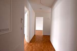 Moderne, zentrumsnahe Wohnung 4,5 Zimmer mit Garten, EBK - ideal für Familien – 73431 östliche Bahnlinie, Aalen – Vorschaubild 2
