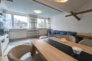 Helle 3-Zimmer-Wohnung mit Dachterrasse
Weitblick über Wuppertal inklusive – Die vollständige Adresse der Immobilie erhältst du vom Anbieter., 42285 Barmen, Wuppertal – Vorschaubild 4