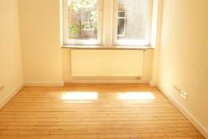 INNER-CITY: Innenstadt-Altbauwohnung mit hochwertiger Einbauküche für "MAX. 2-3 PERSONEN" – Luisenstraße 17, 65185 Mitte, Wiesbaden – Vorschaubild 3