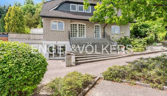Bild von EINFAMILIENHAUS IN WALDRANDLAGE MIT SCHWIMMBAD UND MÖGLICHKEIT ZUR EINLIEGERWOHNUNG